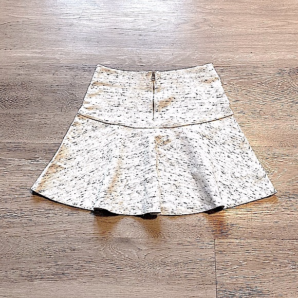 ARITZIA • WILFRED • Mini Skirt • Size 6 • Cream Speckled - Picture 2 of 16
